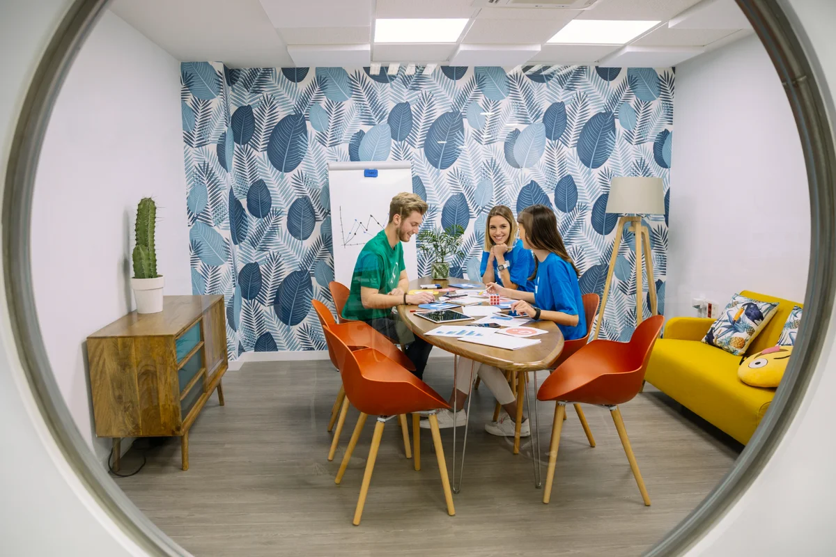 A Psicologia das Cores na Identidade Visual de Clínicas e Consultórios